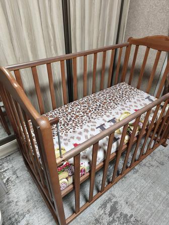 Продам детскую кроватку (манеж маятник)