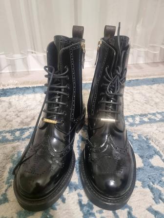 Louis Vuitton сапоги оригинал..Размер 35. Срочно продам.