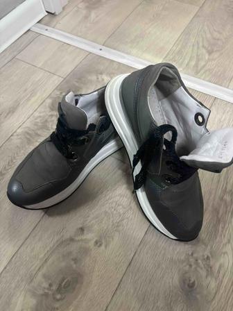 Продаются кроссовки