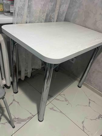 Продаю кухонный стол