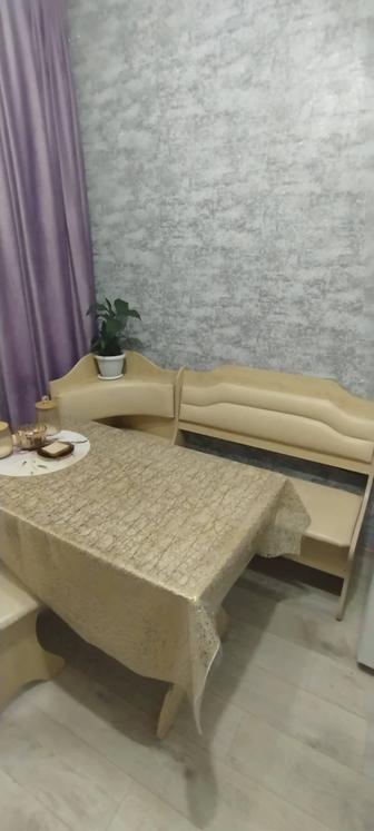 Продам кухонный стол и диванчик