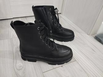 Продам ботинки женские зимние новые