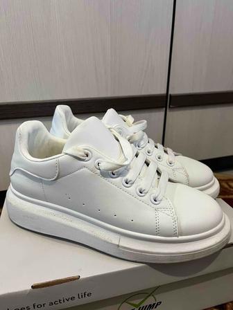 Кроссовки женские