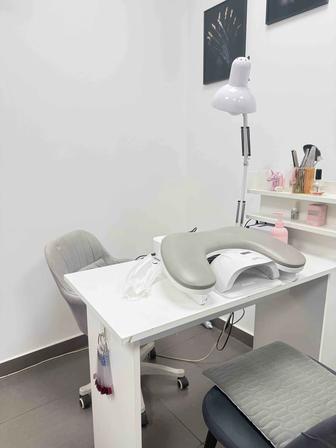 Маникюрный стол