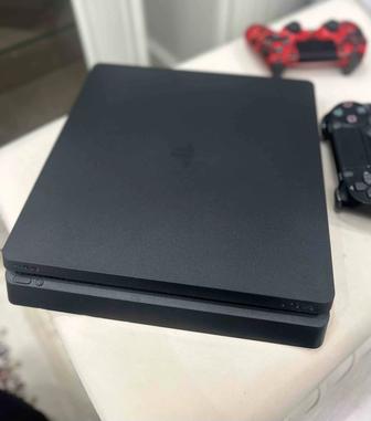 Продам приставку PS4 Slim