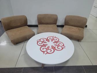 Кресла с не высоким столом