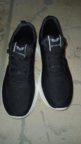 Легкие кроссовки