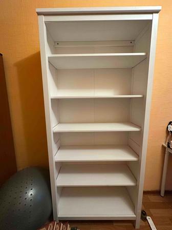 Книжный шкаф