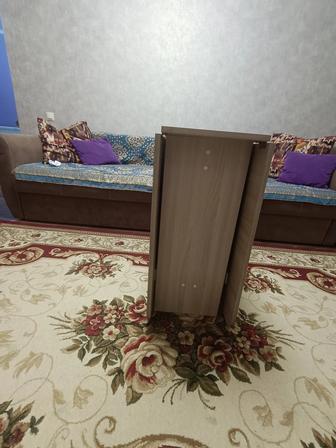 Продаю книжный стол