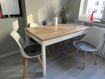 Продам кухонный стол со стульями