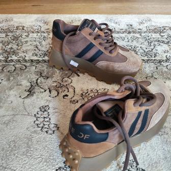 Новые натуральные классные кроссовки