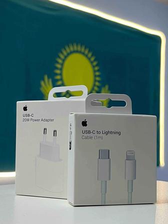 Зарядка Комплект USB-C to Lightning (1m) USB-C 20W Power Adapter