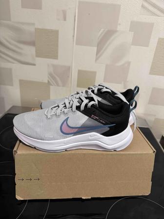Продам кроссовки NIKE Original