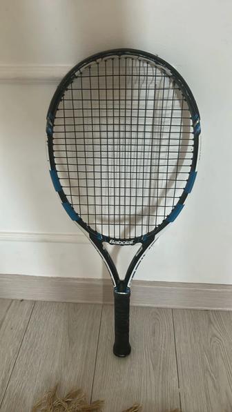 Теннисная ракетка