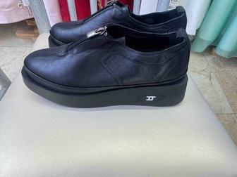 Новые кожаные ботинки, ну вообщем классная, женская