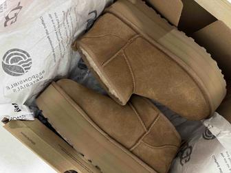 Продам угги ugg platform mini оригинал 39 размер, новые