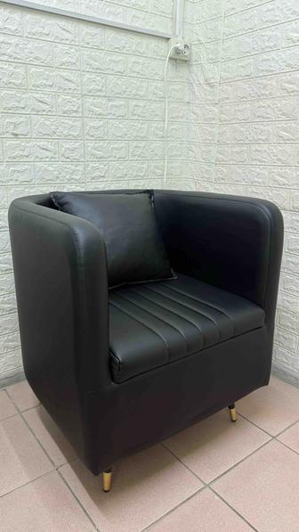 Маникюрный стол/ педикюрное кресло срочно