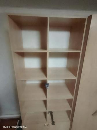 продаю книжный шкаф классного качества!