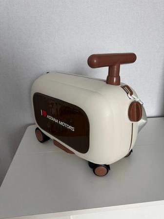 Продам чемодан-каталку