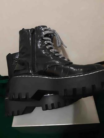 Шикарные ботинки демисезонные фирмы ZARA. Сапоги демисезонные и зимние