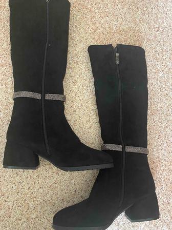 Срочно продам сапоги женские новая