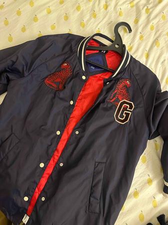 Продам куртку женскую GANT