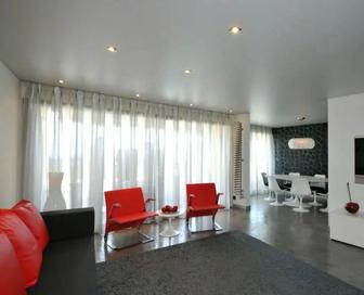 Натяжные потолки Астана . По договору в срок .