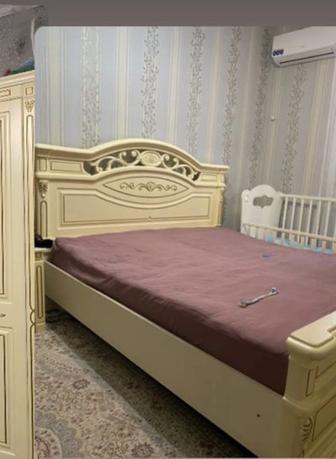Кровать