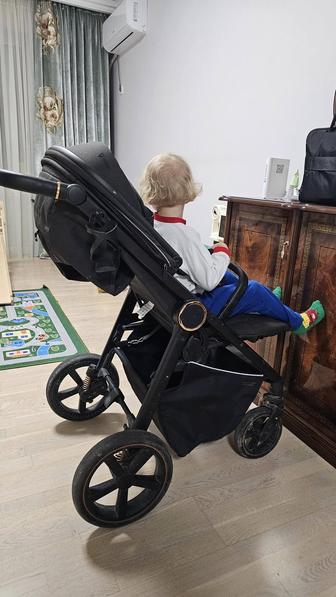 Коляска прогулочная складная с горизонтальным положением лежанки Carrello