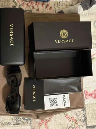 Продам очки 
Versace sunglasses