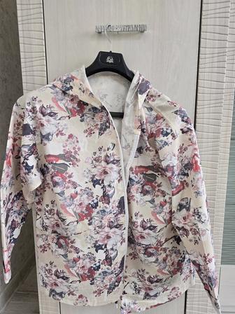 Продам женскую куртку