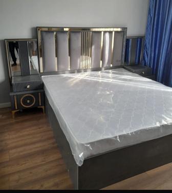 Продам 2-спальную кровать с матрасом