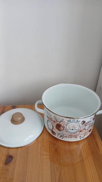 Кастрюля эмалированная