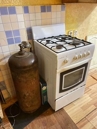 Продам газовую плиту и баллон на половину полный