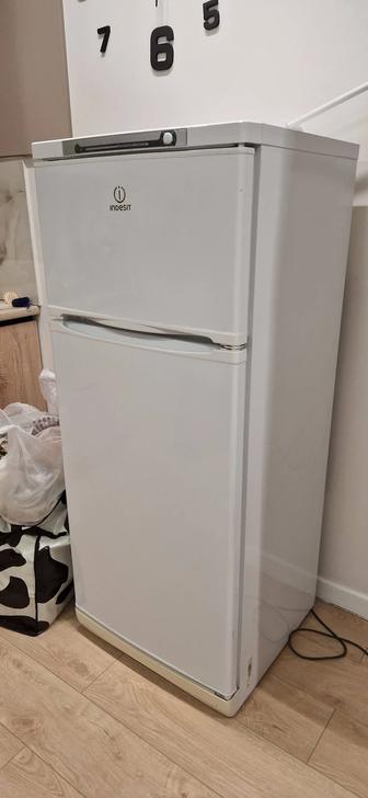 Холодильник Индезит,в отличном состоянии