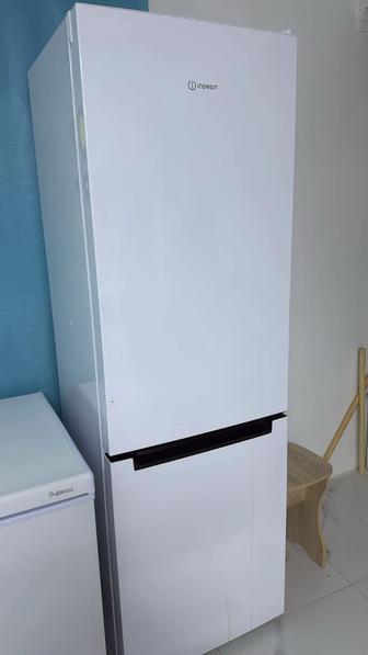 Продается холодильник INDESIT