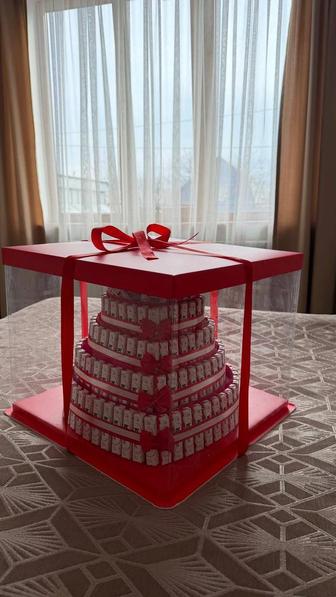 Коробочка от подарочного торта из шоколадных батончиков Kinder