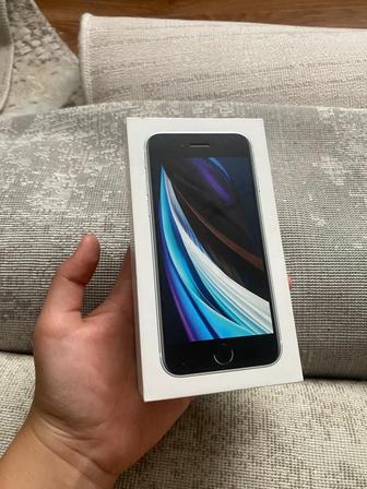 Айфон SE 2020год