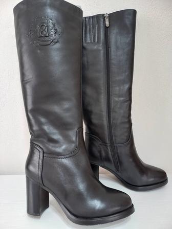 Продам женские зимние сапоги