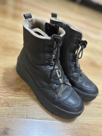 Продам зимние натуральные сапоги
