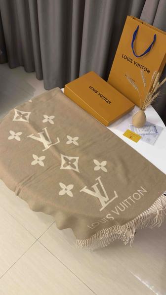 Брендированный теплый шарф