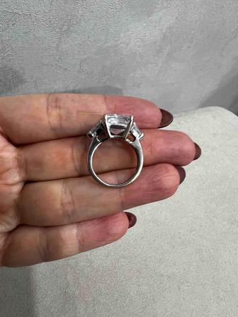 Кольцо белое золото камень карбон