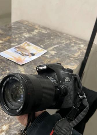 Фотоаппарат canon 60d 18-135 объектив 50 mm ESTM с вспышкой