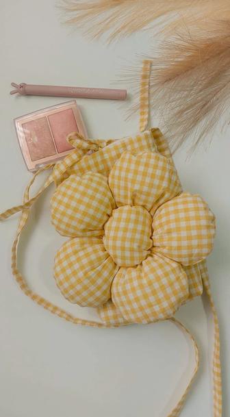 СУМКА В ФОРМЕ ЦВЕТКА