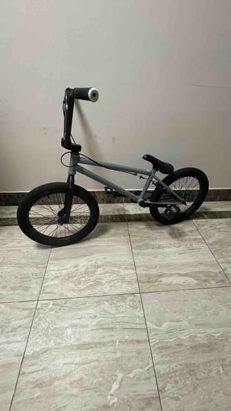 Продае трюковой велосипед BMX. В отличном состоянии