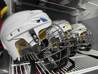 Хоккейный шлем новый