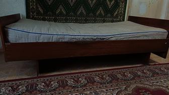 Кровать