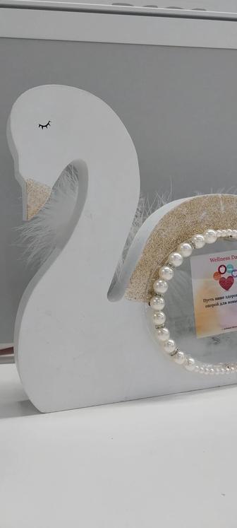 Лебедь из массива дерева от MIA HOME