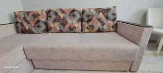 Диван угловой, чистый, без пятен, без запаха