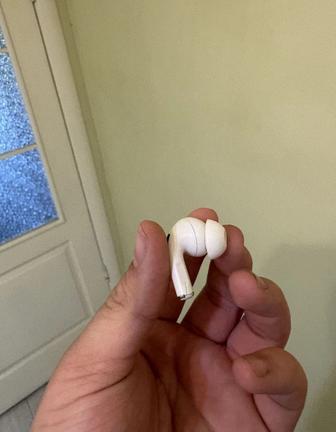 Правый наушник airpods pro 1